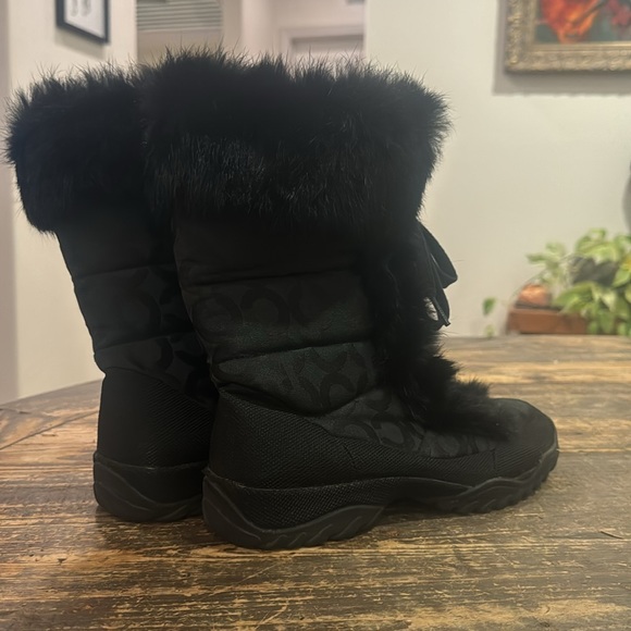 COACH Rabbit Fur Snow Boots 6.5 - Picture 2 of 3